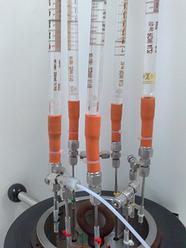 Figura 1 - Célula multipropósito pressão capilar/resistividade Multicore (Phoenix Instruments) durante ensaio de pressão capilar.